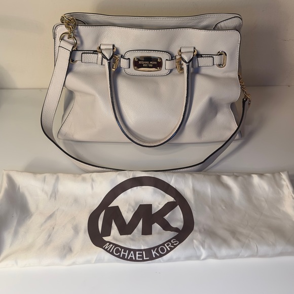 Michael Kors Handbags - Michael Kors Hamilton Cream Shoulder Bag